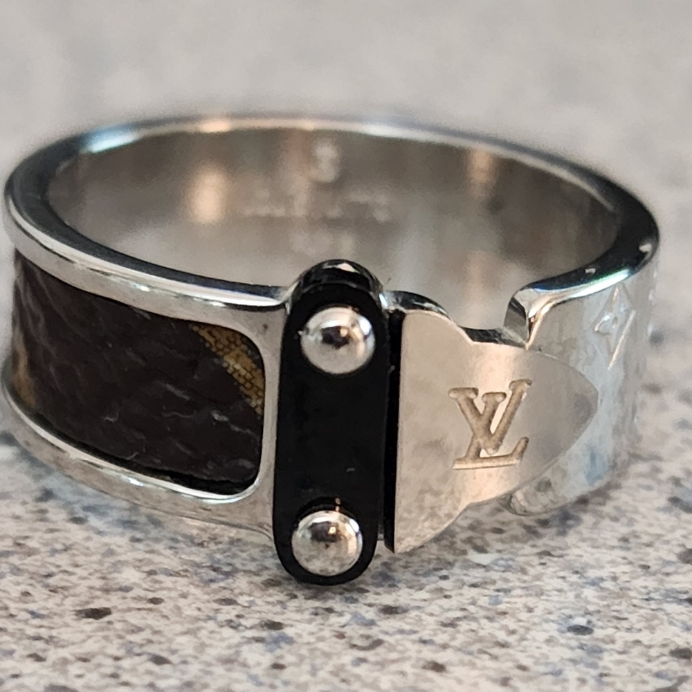 Louis Vuitton Fashion Ring Size 7